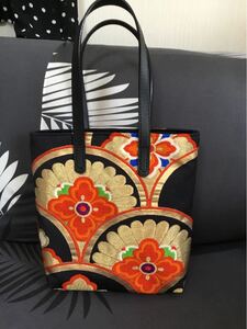 アンズルーム★ハンドメイド★ちょっと豪華な小さめ トートバッグ★ハンドバッグ★着物 帯リメイク★黒 花菱 刺繍★B5サイズ 長財布