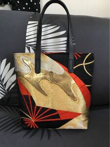 アンズルーム★ハンドメイド★ちょっと豪華な小さめ トートバッグ★ハンドバッグ★着物 帯リメイク★黒×金 扇子 ★B5サイズ 長財布