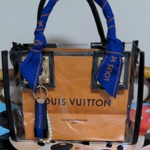 ルイヴィトン VUITTONショップ袋リボン付き ショッパー 新品クリアバッグブラックバックチャーム付き