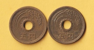 ☆5円黄銅貨《昭和39年》　穴ズレエラー（2枚）　　美品