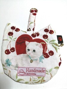 ハンドメイド 猫型ポーチ 白猫さくらんぼ ストラップDカン付き