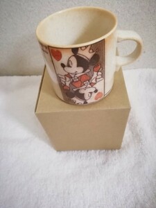 【都内条件付き手渡し可能:値引き】新品!　ディズニー ミッキーマウスマグカップ　陶器製品