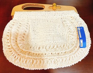 ☆【レディースハンドバッグ】白の編み鞄 /ファッション /オシャレなバック /木製持ち手