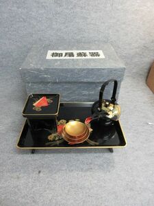 [ large . antique ]26703 black paint lacqering sake toso dish . wooden box attaching .. flower. map New Year supplies . mochi origin .