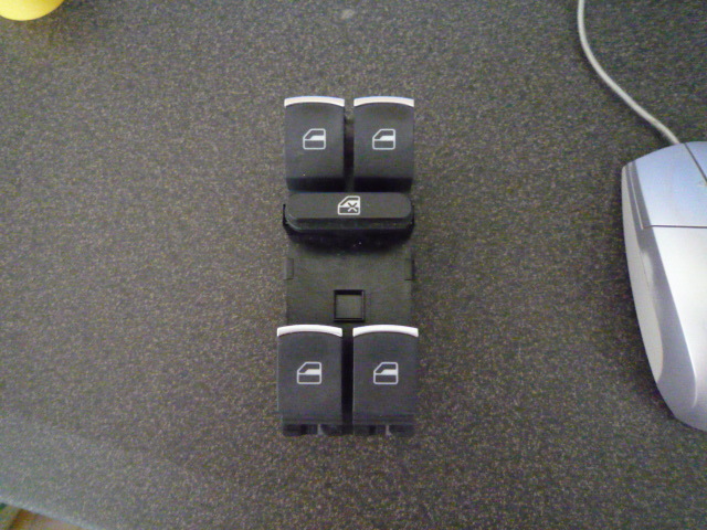 VW ゴルフ６　フロントドア　右　ドア　スイッチ　i19AP