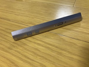 DELL VOSTRO 3700 P06E 17インチ サービスタグ HT175N1 についてた　ＢＬドライブベゼル　中古　傷あり