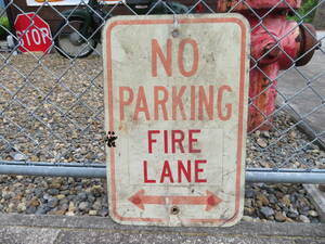 80's 90's NO PARKING FIRE LANE ロードサイン ストリートサイン 駐車禁止 ヴィンテージ アメリカ 看板 道路標識 ガレージ （791） 