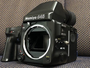 1586 Mamiya 645 PRO ボディ　120 フィルムバック プリズムファインダー セット！　マミヤ 中判カメラ