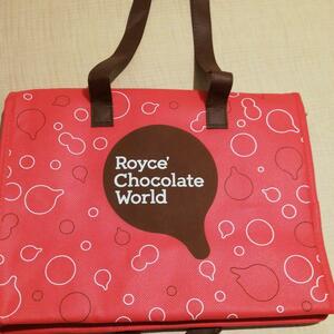 エコバッグ トートバッグ 鞄 バッグ　　かばん　ピンク　新千歳空港　ピンク色　ROYCE'　保冷バッグ　ロイズ チョコレートワールド限定