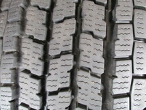 215/70R15 107/105L LT 8PR YOKOHAMA　STUDLESS 保存状態が良く3本セット!!☆☆☆☆_画像3