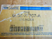 純正部品】シリンダー 6L3Z-7F207-A Cylinder FORD フォード マスタング E150 E250 E350 E450 F150 LINCOLN リンカーン タウンカー_画像3