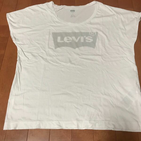 Levi’s 半袖Tシャツ　レディース