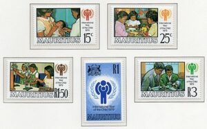 切手 D555 モーリシャス IYC 国際児童年 エンブレム こども 医者 予防注射 手芸 化学実験 機械加工 5V完 1979年発行 未使用