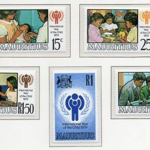 切手 D555 モーリシャス IYC 国際児童年 エンブレム こども 医者 予防注射 手芸 化学実験 機械加工 5V完 1979年発行 未使用の画像1