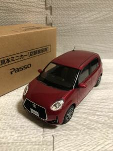 1/30 トヨタ 新型パッソモーダ Passo MODA 後期 非売品 カラーサンプル ミニカー マゼンタベリーマイカメタリック