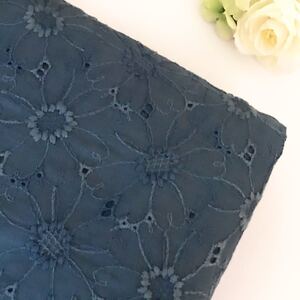 コットンレース生地 マーガレット刺繍 ヴィンテージブルー ハギレ はぎれ