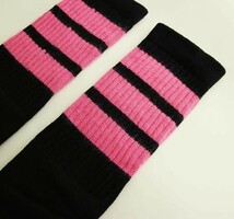 SkaterSocks ロングソックス 靴下 ソックス スケボー Mid calf Black tube socks with BubbleGum Pink stripes style 1 (19インチ)_画像2