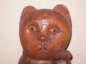 木彫りの招き猫 高さ26.5cm 重量1.4kg 無銘 ケヤキ 一刀彫り?