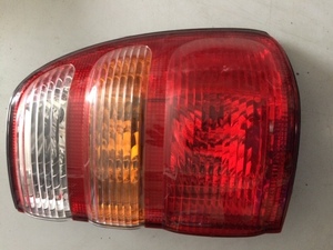 LAND CRUISER 100系ランドクルーザーランクル純正テールライトシグナス アウター右側外側 KOITO 60-70 GENUINE TAIL LIGHT OUTER RH RIGHT 