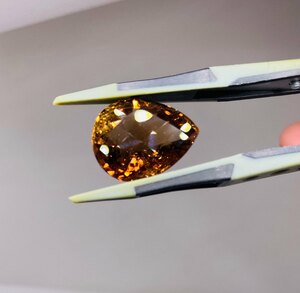 ☆上質なシングルモルトウィスキーの様な深い輝き☆ブラウントパーズ　17.74ct