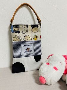 スヌーピースマホポーチハンドメイド1点のみ