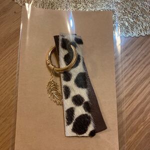 ハンドメイド イタリア皮革ハラコキーホルダー
