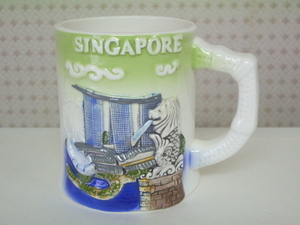 海外 土産◆シンガポール 立体 マグカップ◆マリーナ ベイ サンズ◆マーライオン◆陶器製