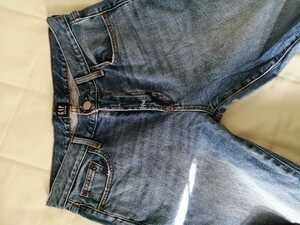 GAP Gap Denim damage jeans ( used ) size is... 2746/70CM
