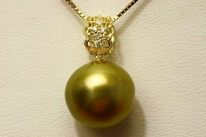  Tahiti Black Butterfly pearl pearl pendant top 14mmUP pistachio color K18 made /D0.05ct