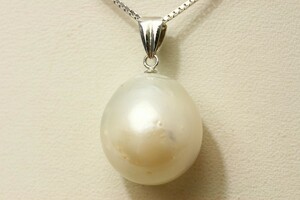  south . White Butterfly pearl pearl pendant top 14mm white color K14WG made 