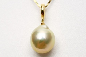  south . White Butterfly pearl pearl pendant top 12mmUP natural Gold color K18 made 