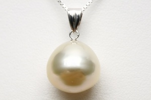  south . White Butterfly pearl pearl pendant top 13mm white color K14WG made 