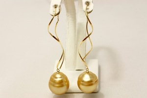  south . White Butterfly pearl pearl design bla earrings 13mm natural Gold color K18 made 