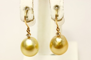  south . White Butterfly pearl pearl design hook earrings 9mm natural Gold color K18 made /D0.04ct