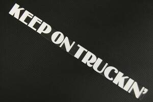 USAエンブレム KEEP ON TRUCKIN ホワイトペイント NISSAN/TOYOTA/HONDA　社外品 USA 新品 日産 トヨタ ホンダ 三菱