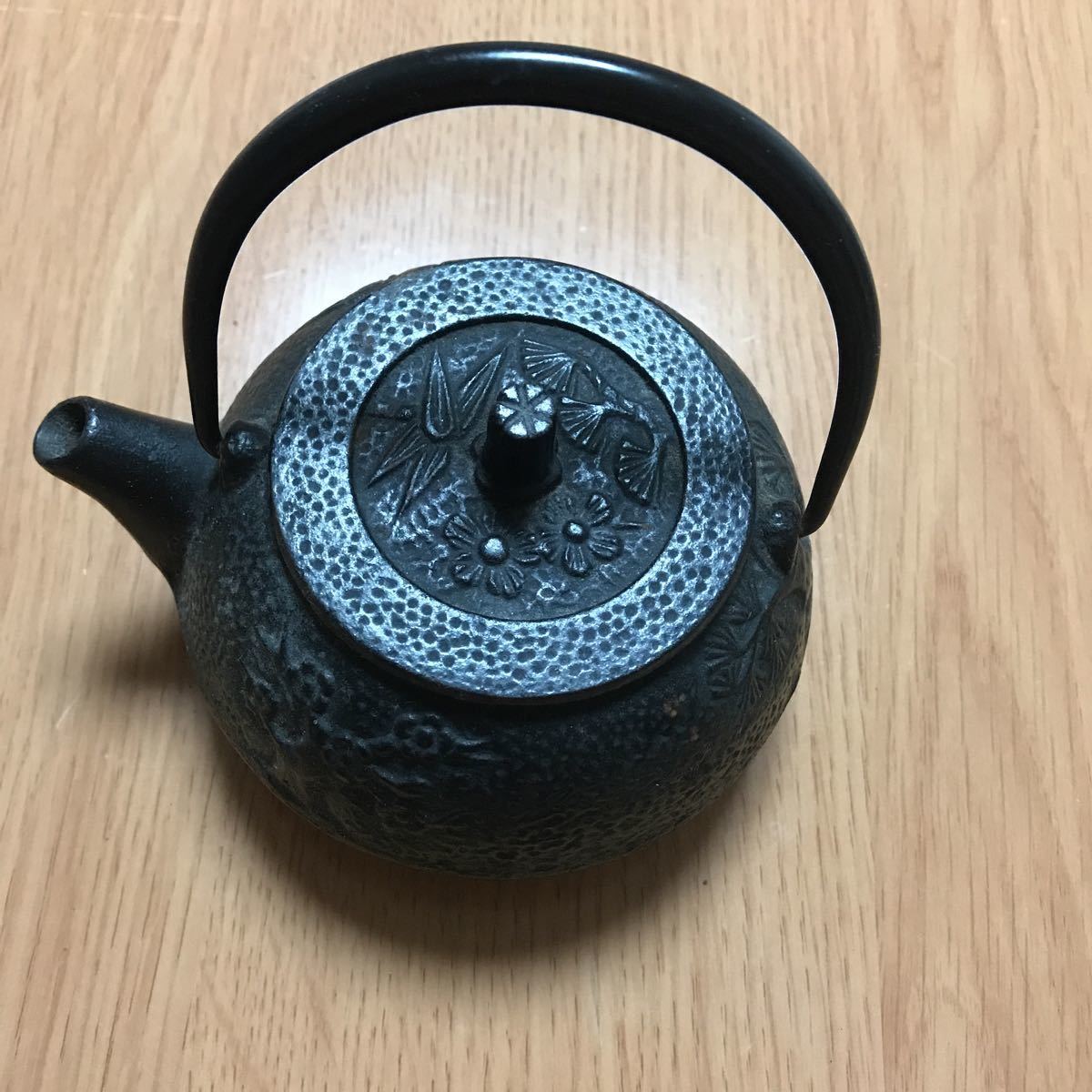 最も優遇の アンティーク 中国 本琥珀 菊花文 急須 drenriquejmariani.com