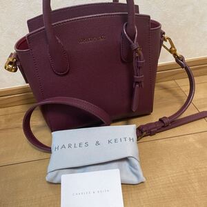 【CHARLES & KEITH】 クラシック ダブルトップハンドルバッグ