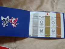 東京2020 オリンピック　パラリンピック　ピンバッジ ５種・記念切手10枚　うちわ2枚　未使用_画像2