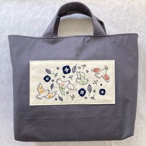 ハンドメイド 手刺繍入り トートバッグ【happy bird】