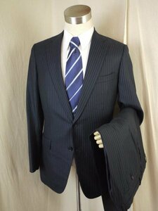 L253○SUIT　COMPANY○シルク混○180㎝6Drop・２釦・総裏地・黒濃紺ストライプビジネスシングルスーツ