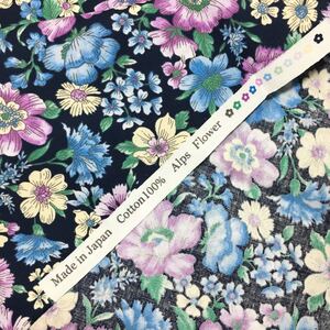 生地 布 ハギレ 花柄 ブルー 青 黒地 Alps Flower 1m C19