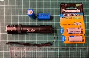 【新品未使用】LED 強力 軍用小型 ズームライト 懐中電灯 防水 携帯 防災 LED