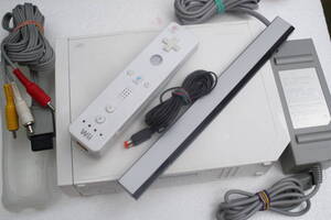 Wii本体セット シロ 電源コード/AVケーブル/センサーバー/リモコン付属 RVL-001 任天堂/517