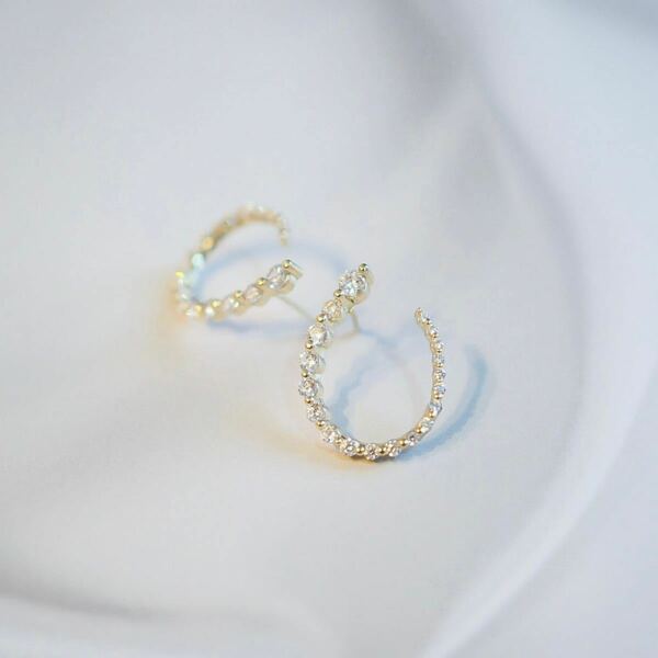 新品18kgf zirconia curve pierce yellowgold