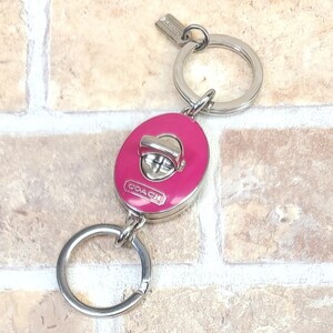 コーチ COACH ターンロック キーホルダー ピンク