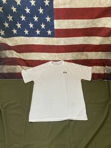 米軍 放出品 UNDER ARMOUR コンバット Tシャツ サイズ 実寸 アンダーアーマー 半袖 ショートスリーブ 白 トレーニング　T