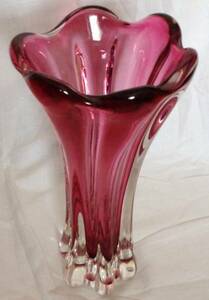 花瓶　硝子製　赤紫色　21.5×11.5cm used
