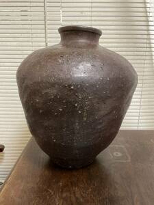 信楽　大壺　室町時代　　完璧な壺　　約高さ45cm、口径14cm、底17cm。