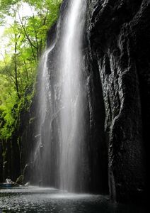 高千穂峡 真名井の滝 宮崎 滝 癒し 絵画風 壁紙ポスター 特大A1版 585×830mm（はがせるシール式）024A1