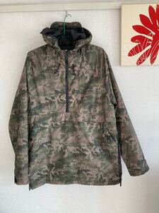 Bershka ナイロンジャケット マウンテンパーカー 迷彩